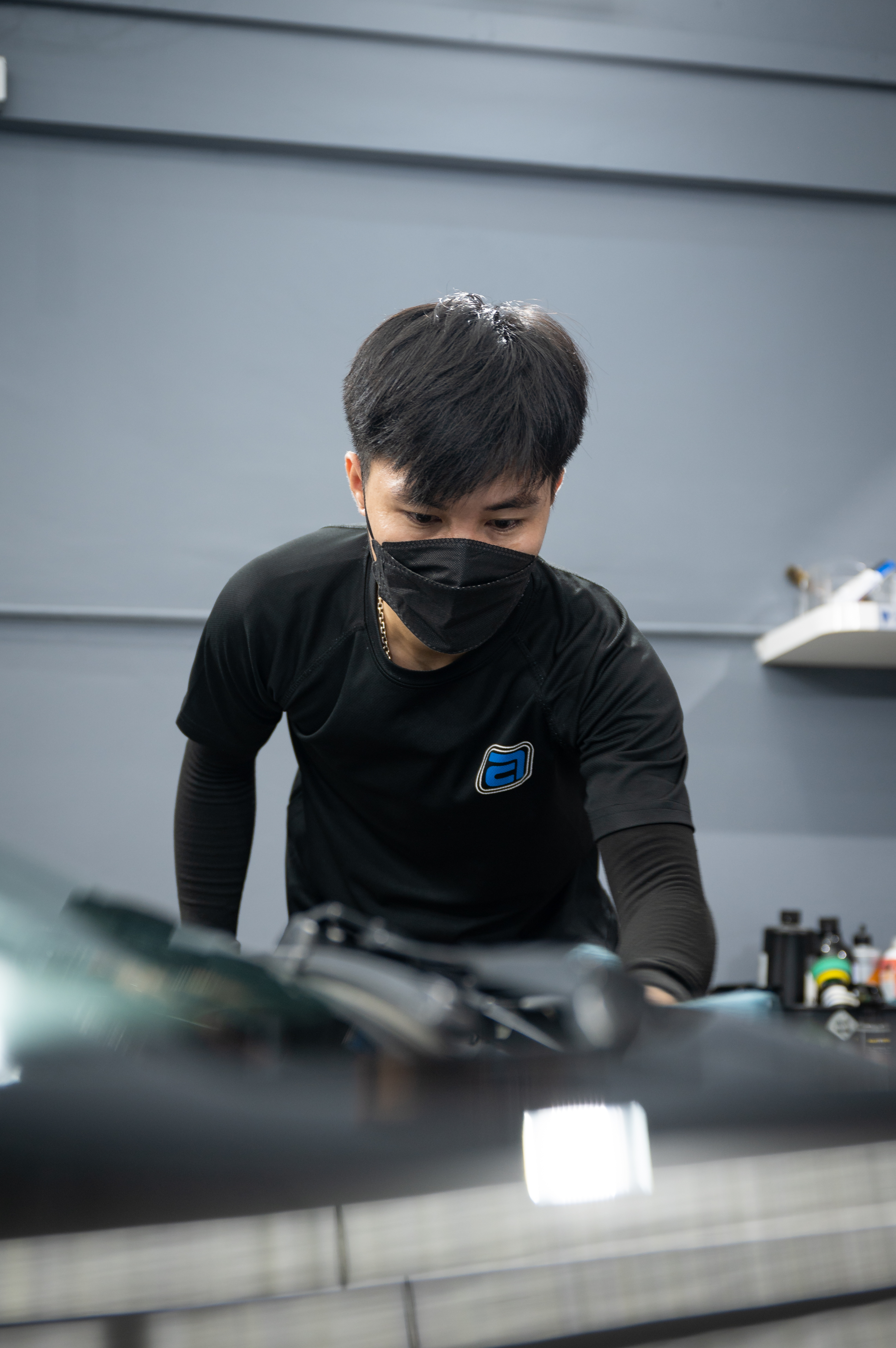 Aestheticar detailer preparing a vehicle for mobile grooming